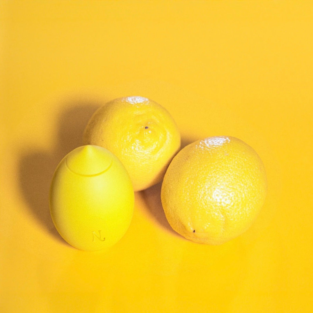 Vibrateur citron — en main